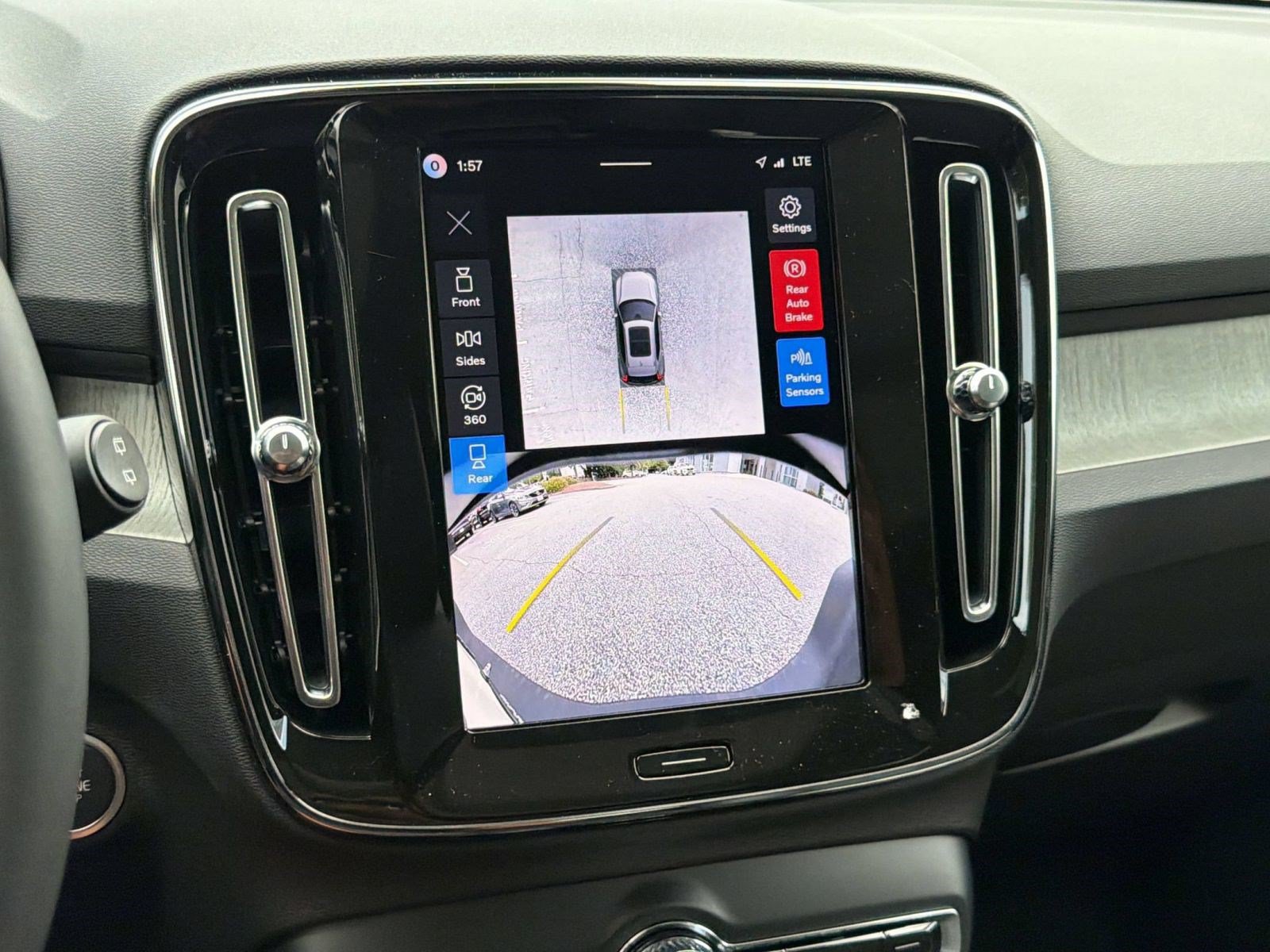 New 2026 Volvo XC40 B5 Plus w/ Climate Package AWD/4WD image 18