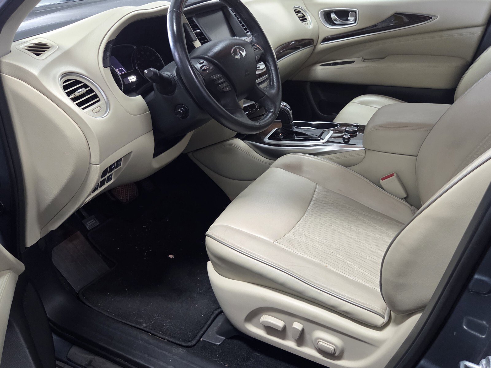 Used 2017 INFINITI QX60 FWD w/ Deluxe Technology Package image 6