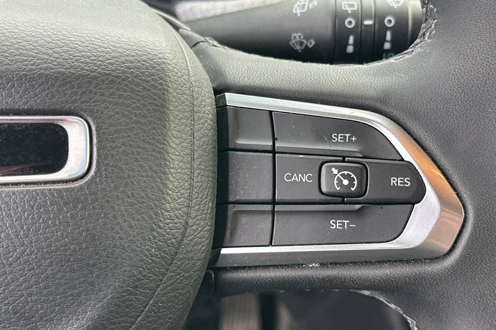 Used 2024 Jeep Compass Latitude image 36