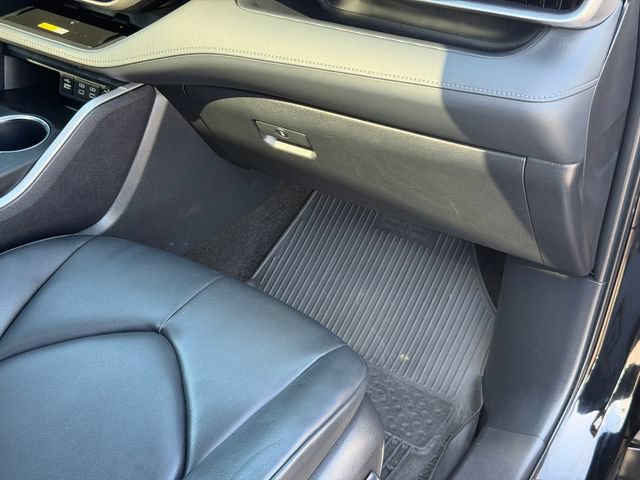 Used 2023 Toyota Highlander XLE FWD image 22