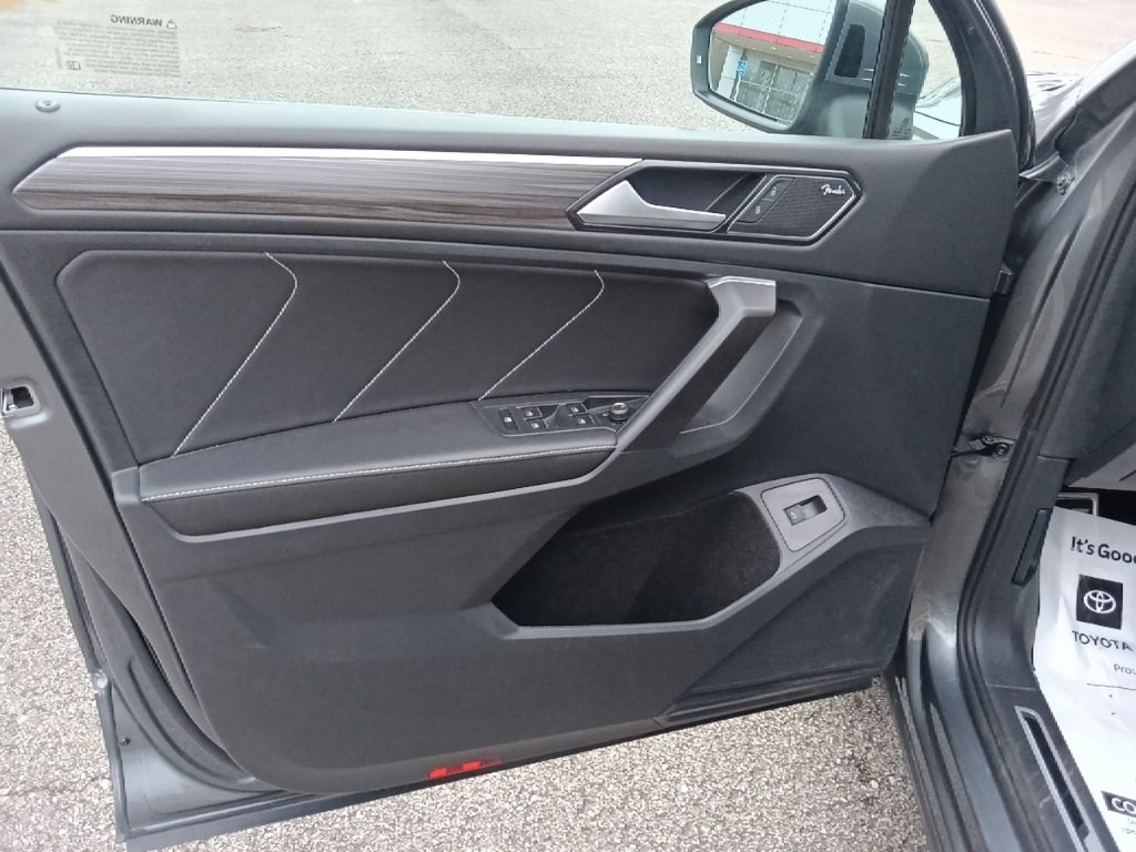 Used 2023 Volkswagen Tiguan SEL R-Line image 11