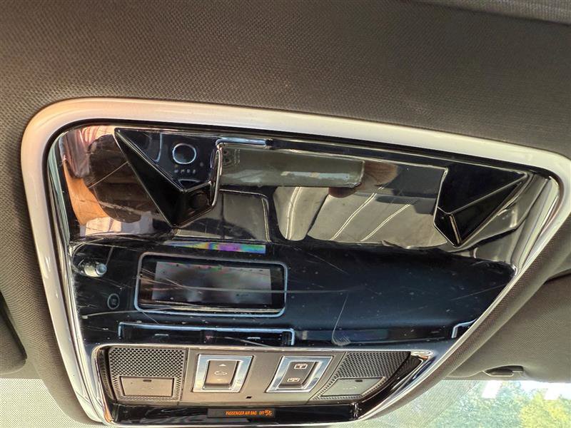 Used 2018 Land Rover Range Rover Velar R-Dynamic SE image 33