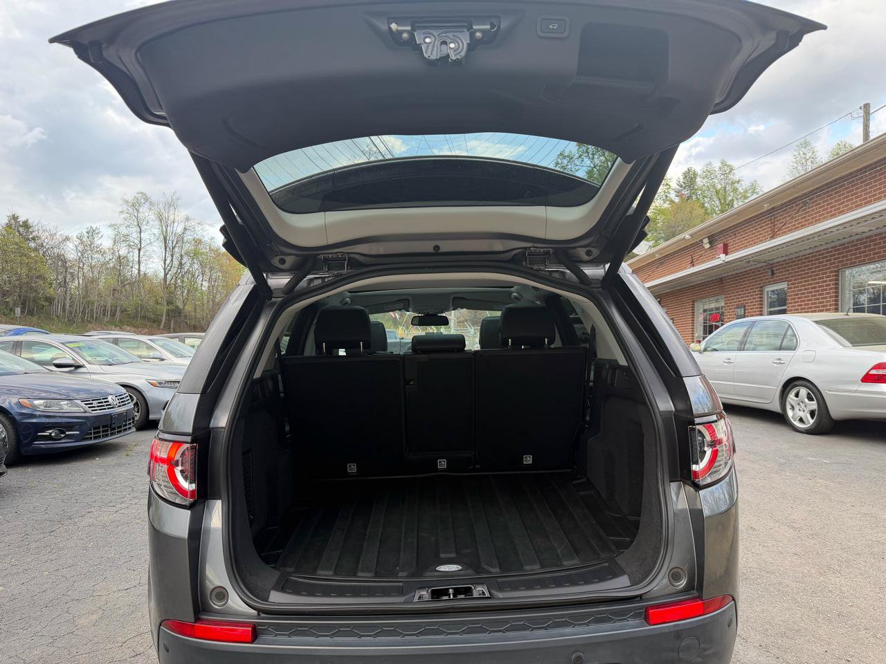 Used 2016 Land Rover Discovery Sport HSE AWD/4WD image 19