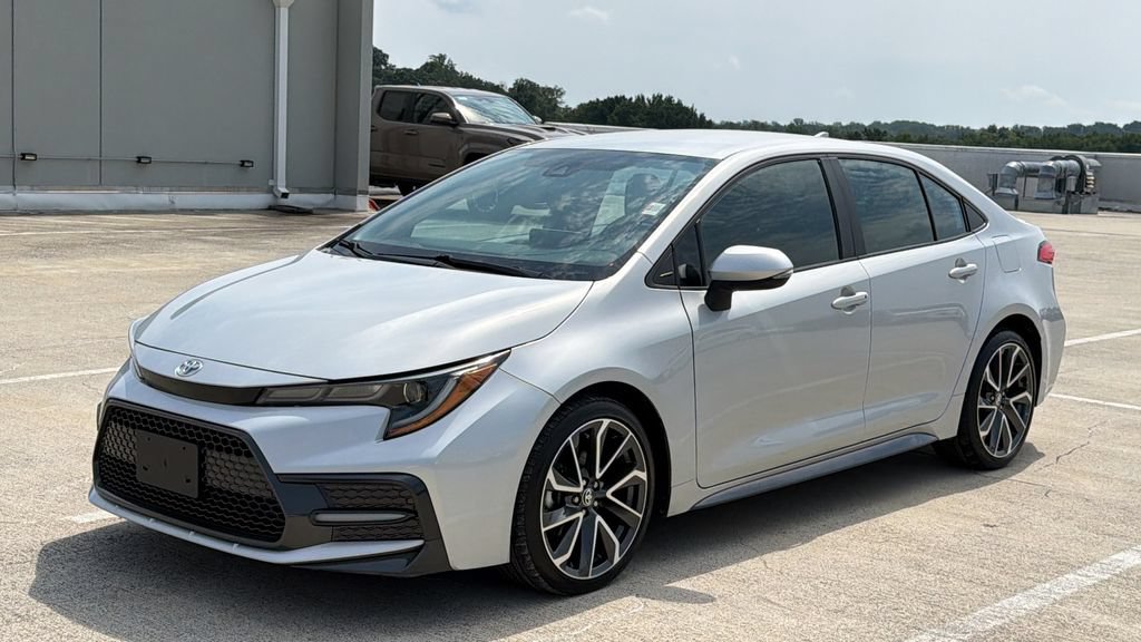 Used 2022 Toyota Corolla SE FWD image 2