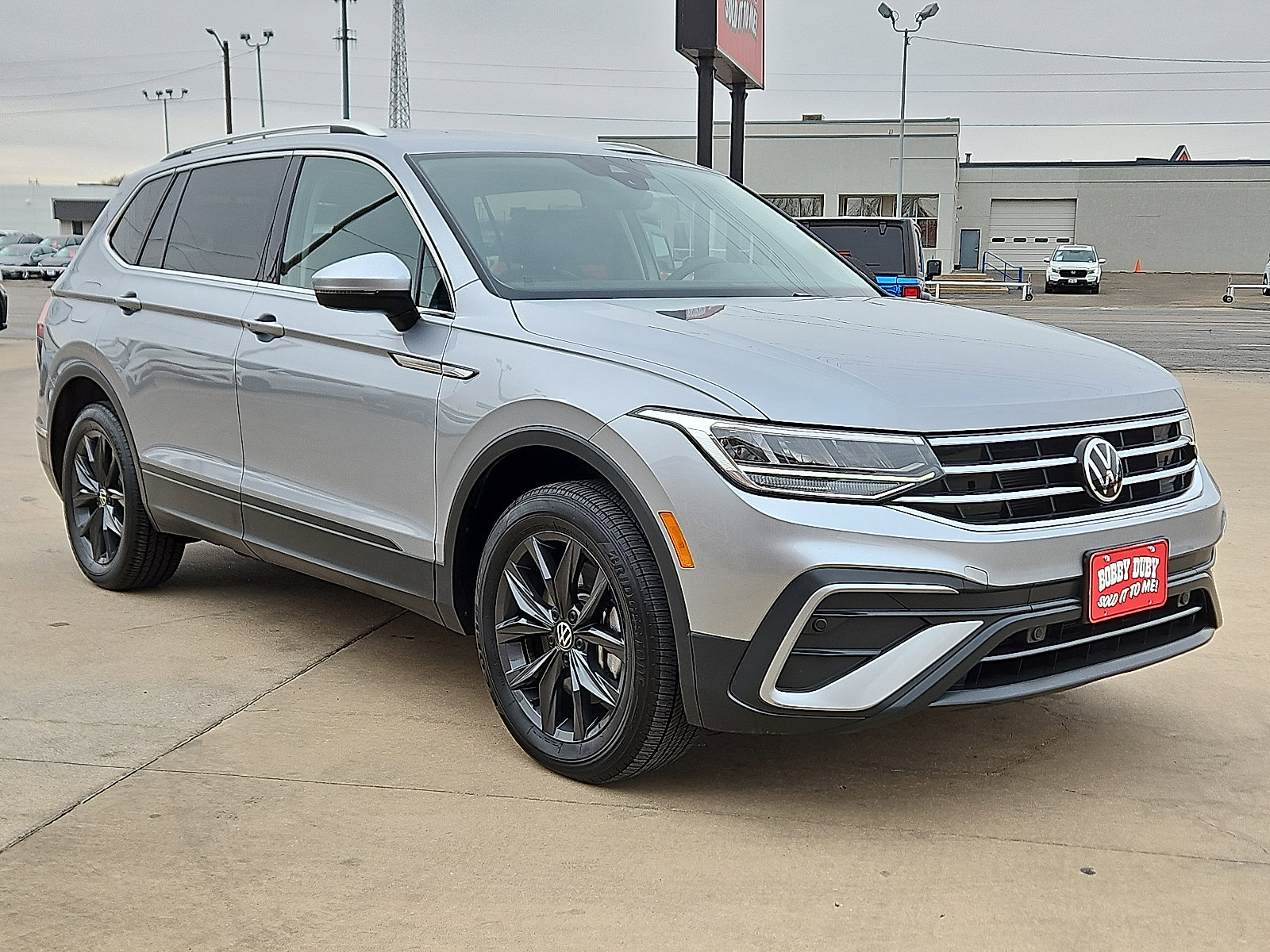 Used 2024 Volkswagen Tiguan SE FWD image 4