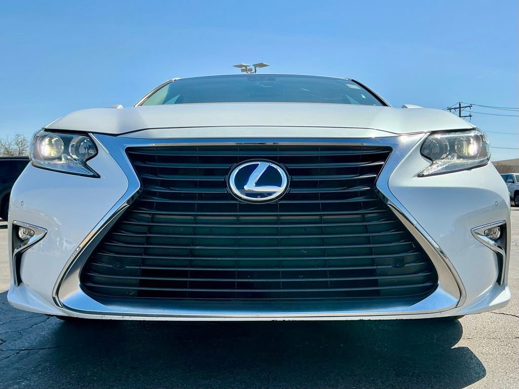 Used 2016 Lexus ES 300h w/ Premium Package w/Wood Trim image 9