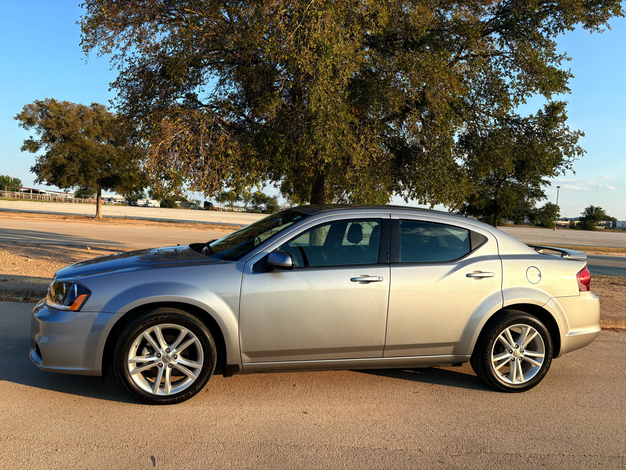 Used 2013 Dodge Avenger SXT w/ Rallye Appearance Group image 2