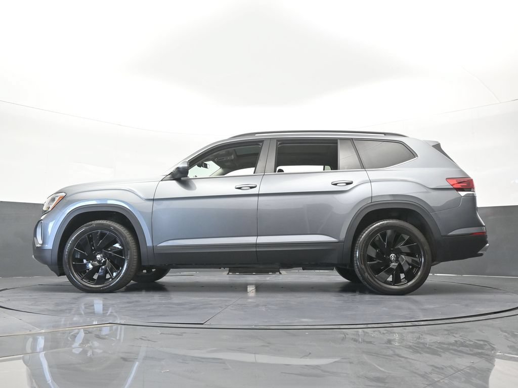 Used 2024 Volkswagen Atlas SE w/ Panoramic Sunroof Package FWD image 58