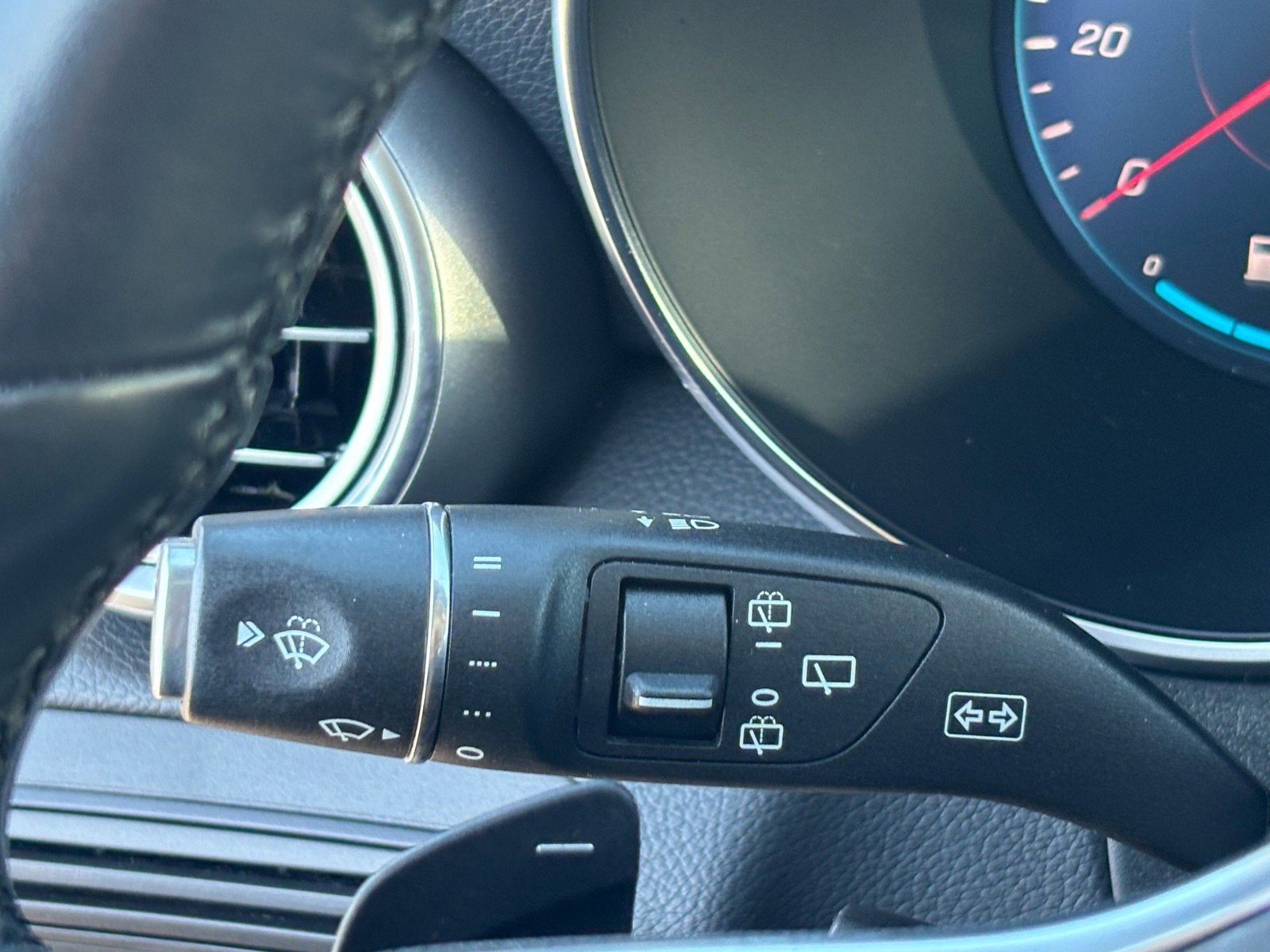 Used 2021 Mercedes-Benz GLC 300 GLC 300 w/ Premium Package image 14