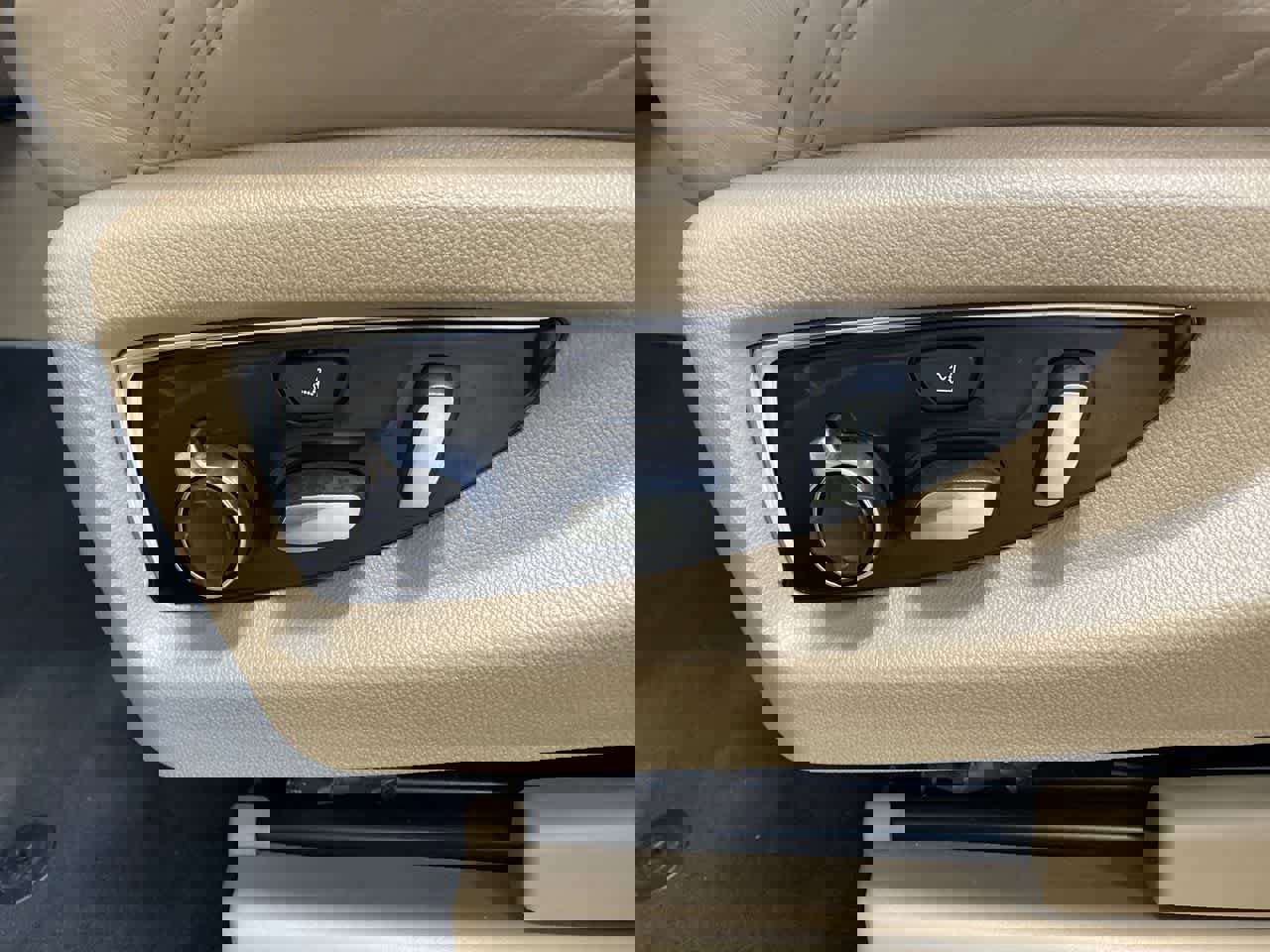 Used 2020 Cadillac Escalade Platinum image 15