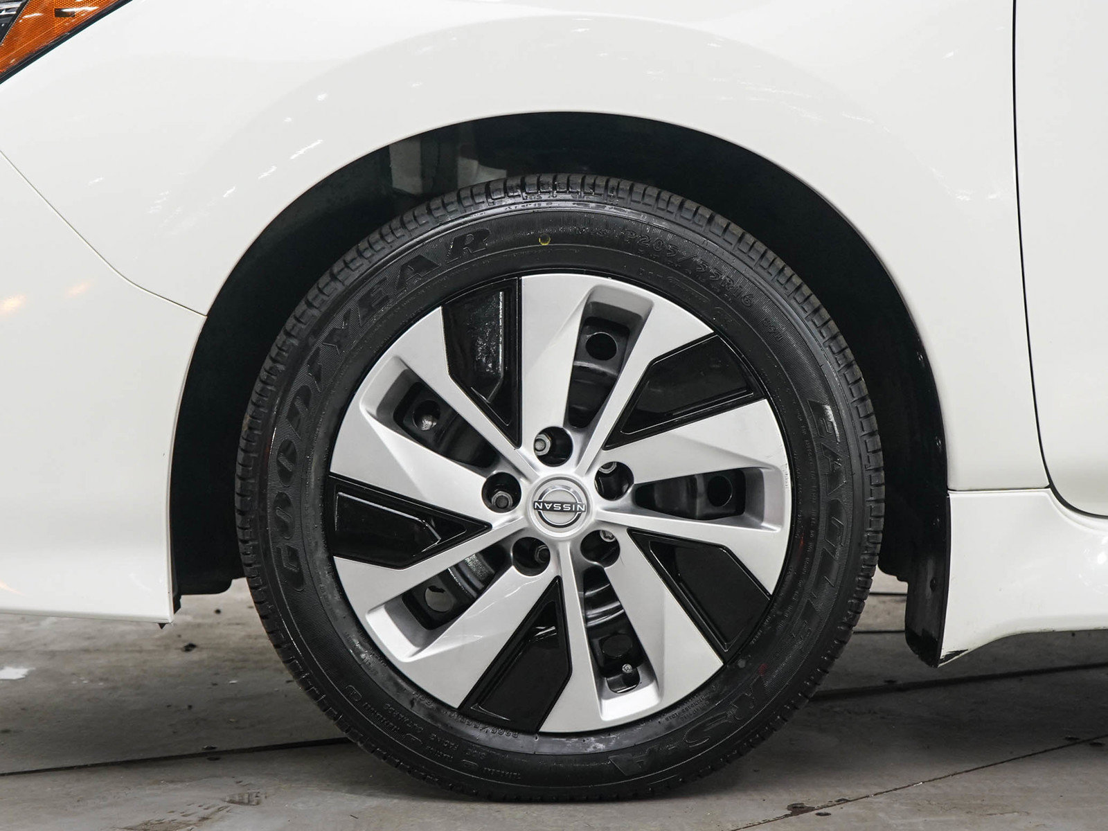 Used 2025 Nissan Leaf S FWD image 29