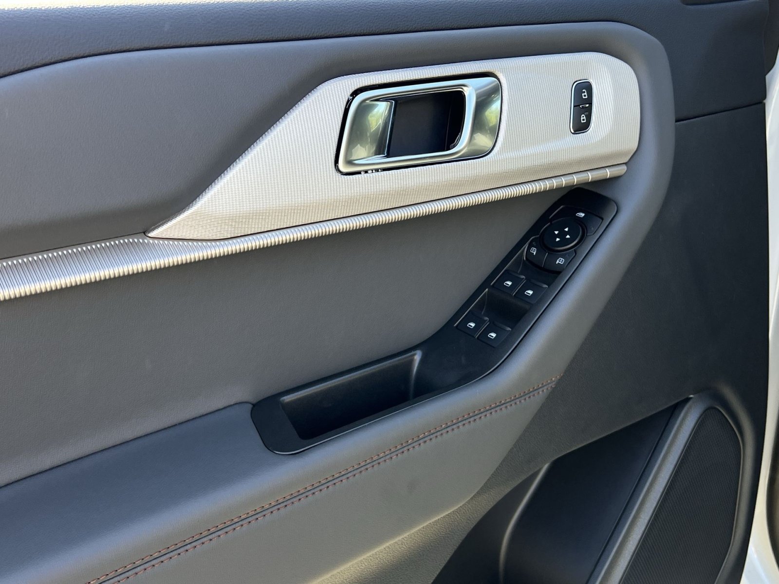 New 2027 Ford Explorer Active AWD/4WD image 15
