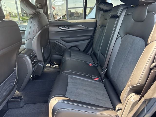 New 2025 Jeep Grand Cherokee Altitude AWD/4WD image 15