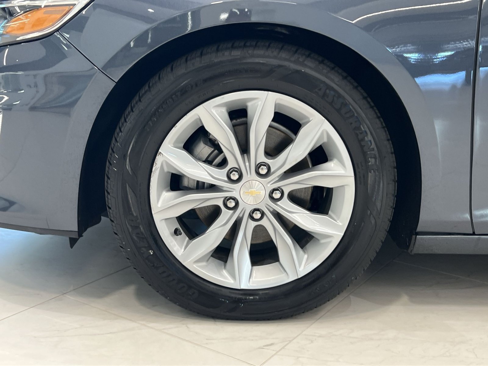 Used 2019 Chevrolet Malibu Hybrid w/ Leather Package FWD image 11
