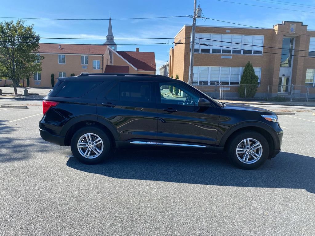 Used 2022 Ford Explorer XLT image 4