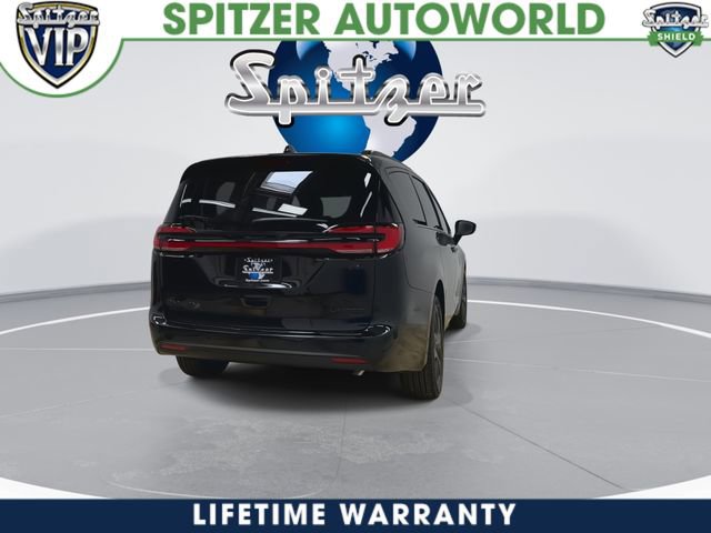 New 2027 Chrysler Pacifica Limited w/ S Appearance Package AWD/4WD image 9
