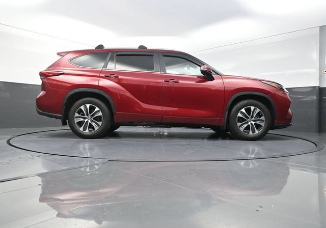 Used 2023 Toyota Highlander XLE AWD/4WD image 38