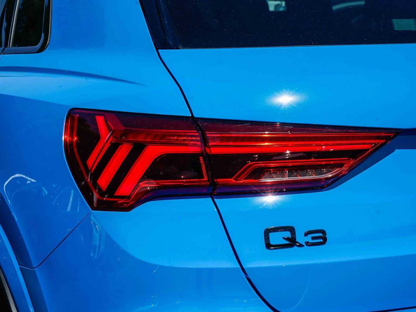 Used 2022 Audi Q3 2.0T Premium w/ Black Optic Sport Package image 9