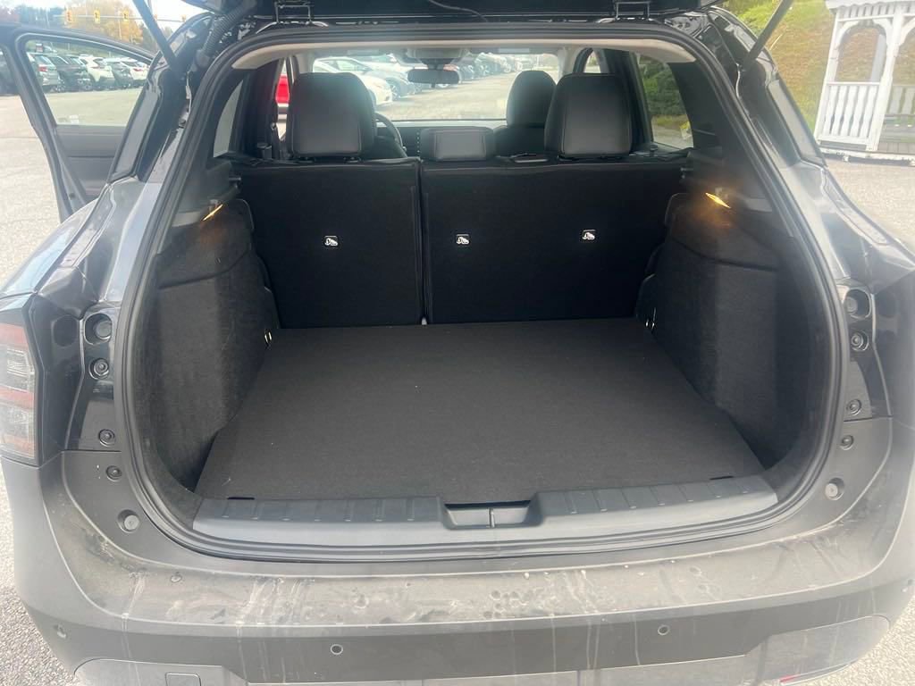 Used 2025 Nissan Kicks SR image 23