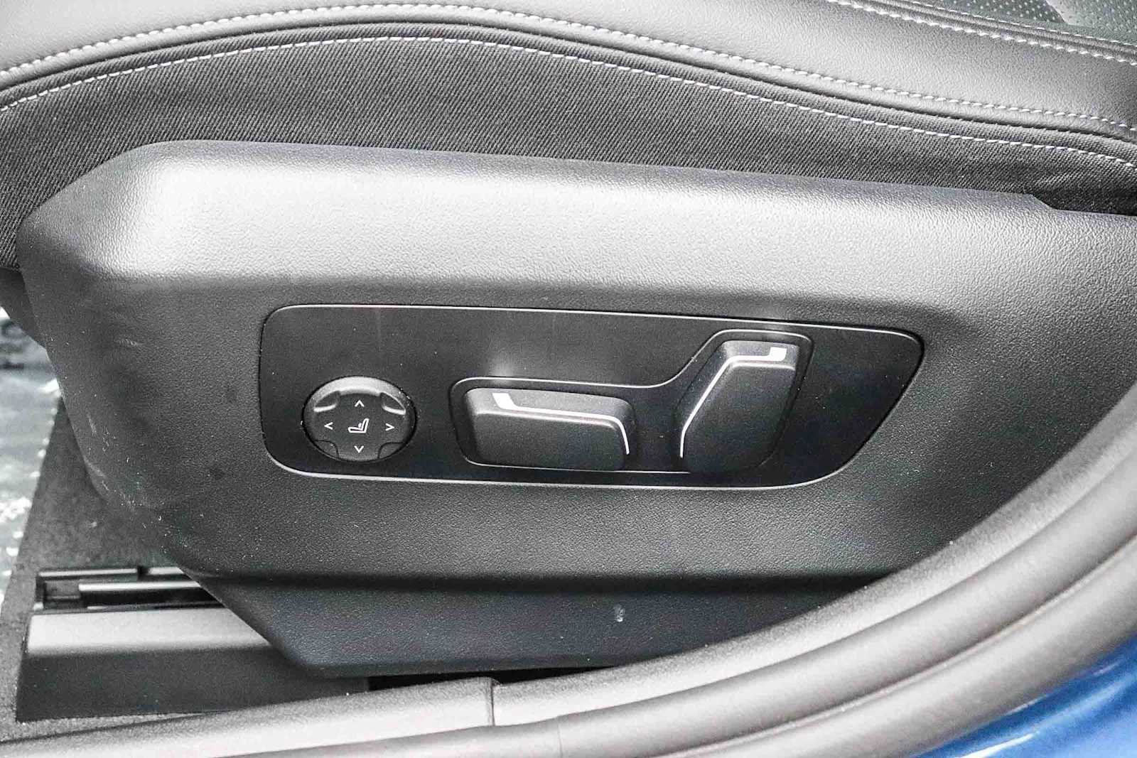 Used 2024 BMW 540i xDrive w/ Premium Package image 21