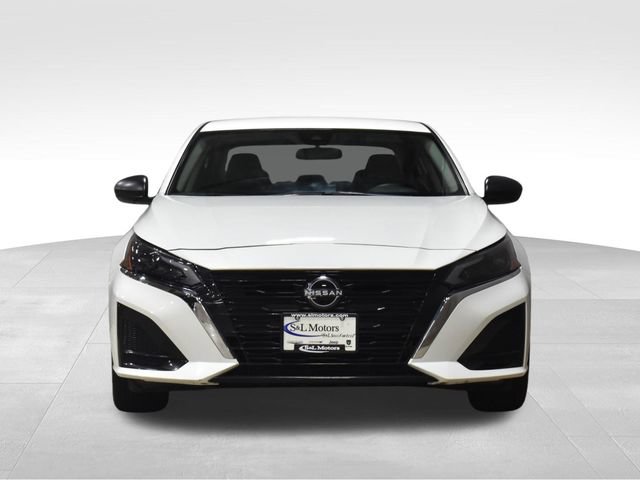 Used 2025 Nissan Altima 2.5 SV FWD image 2