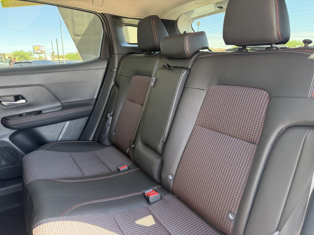 Used 2025 Nissan Kicks SR AWD/4WD image 30
