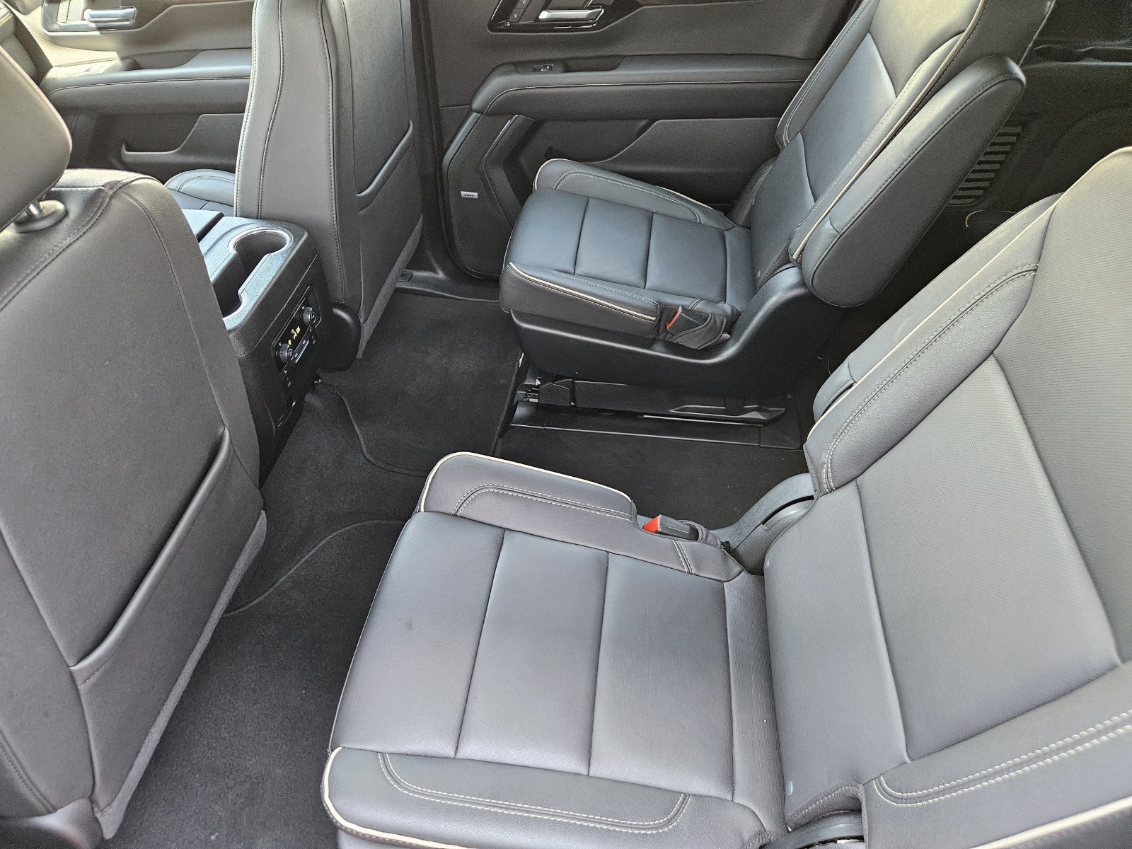 Certified 2026 Chevrolet Suburban Premier AWD/4WD image 33