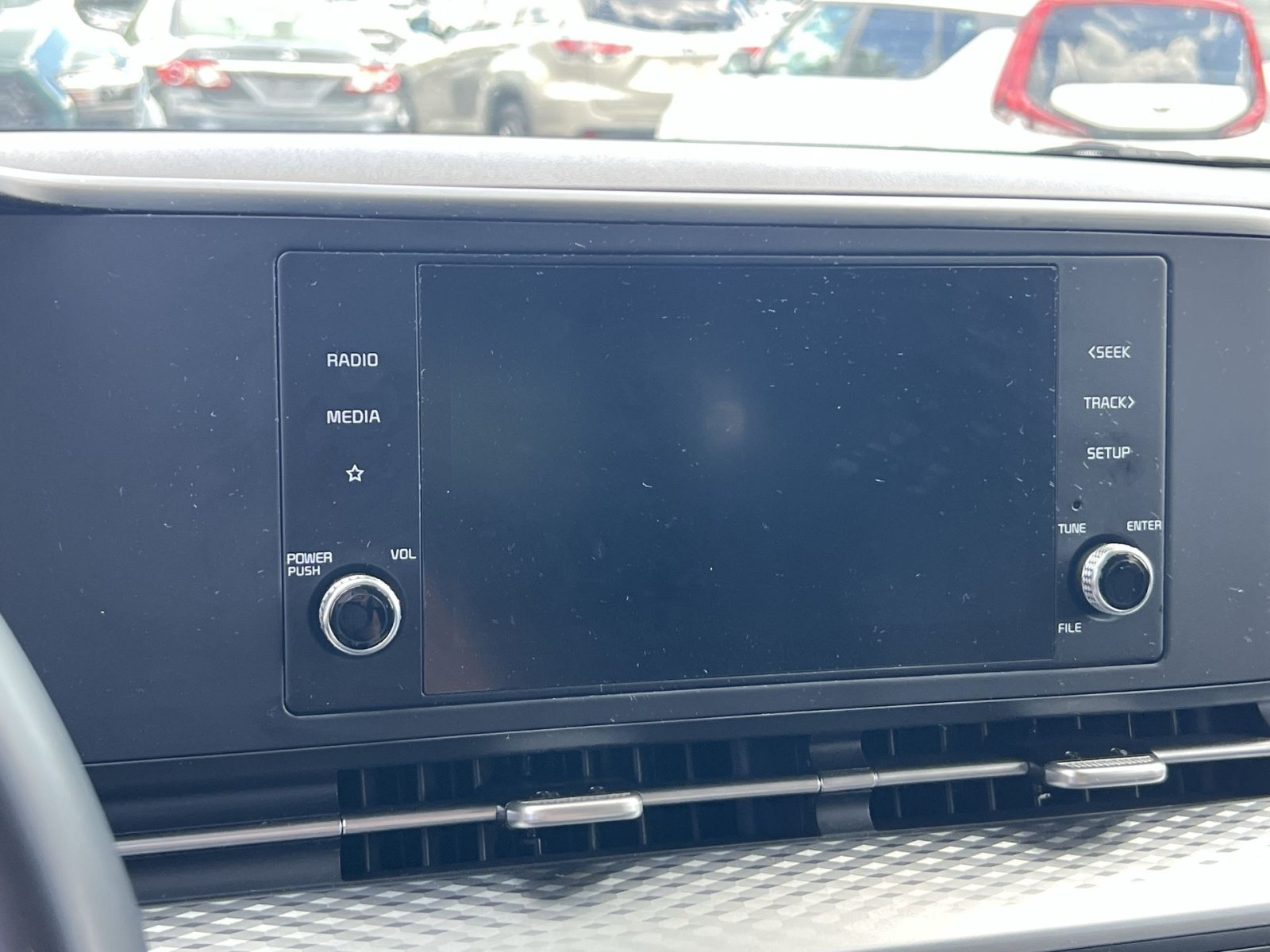 Used 2024 Kia Carnival LX FWD image 17