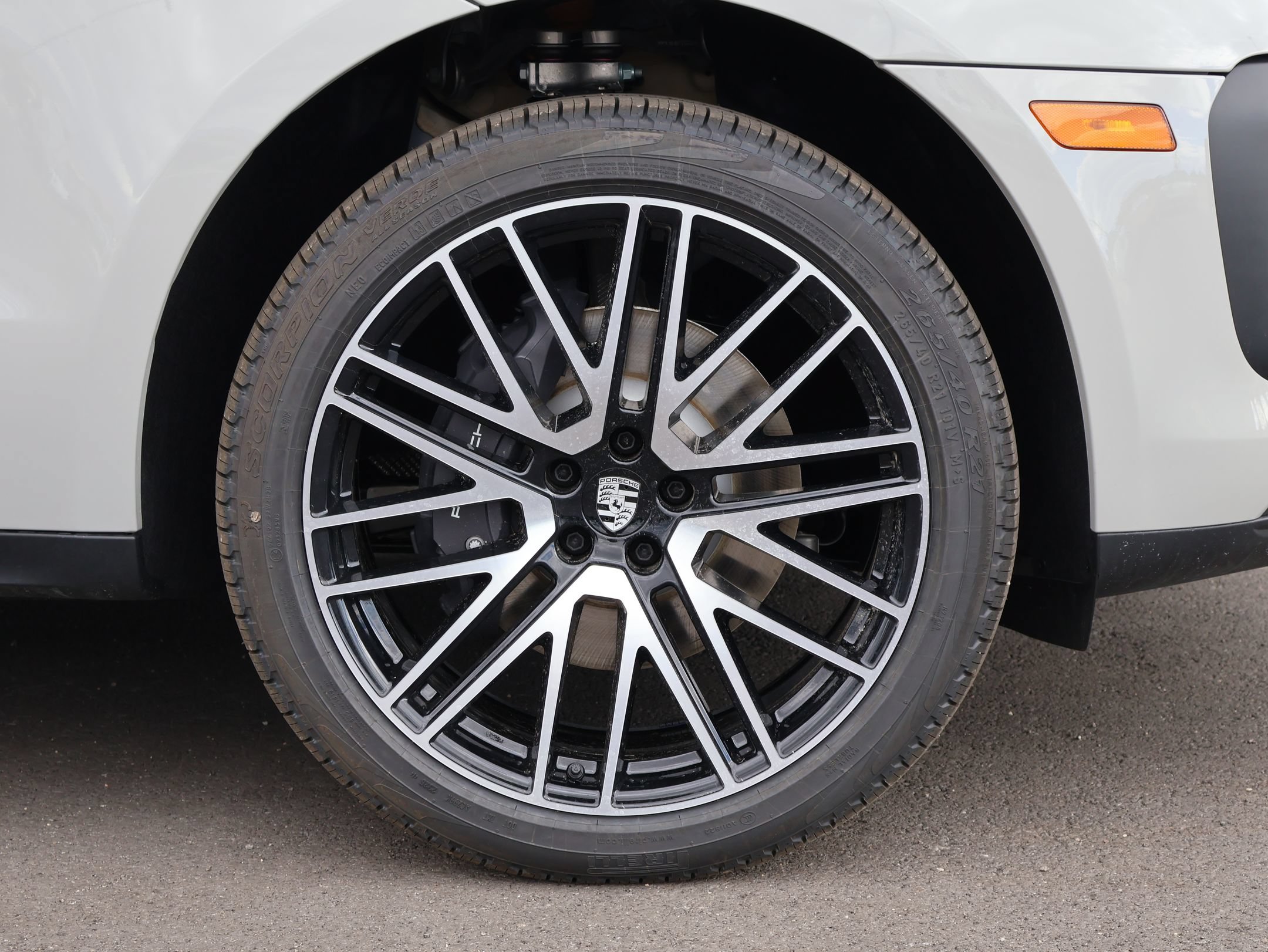 New 2026 Porsche Macan AWD/4WD image 12