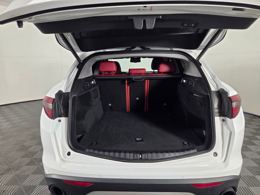 Used 2020 Alfa Romeo Stelvio image 29