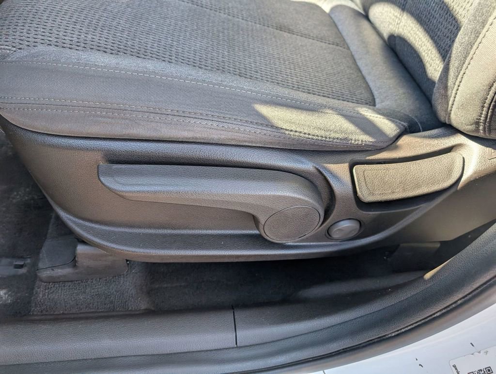 Used 2020 Hyundai Santa Fe SE image 18