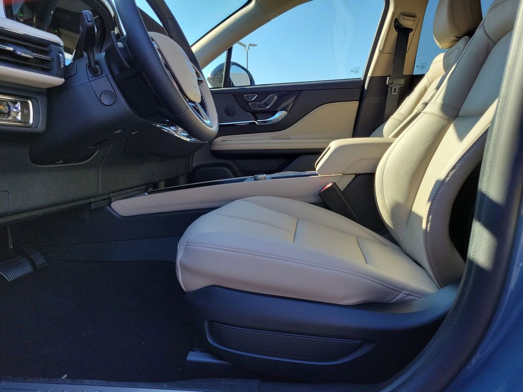 New 2026 Lincoln Corsair Premiere image 17