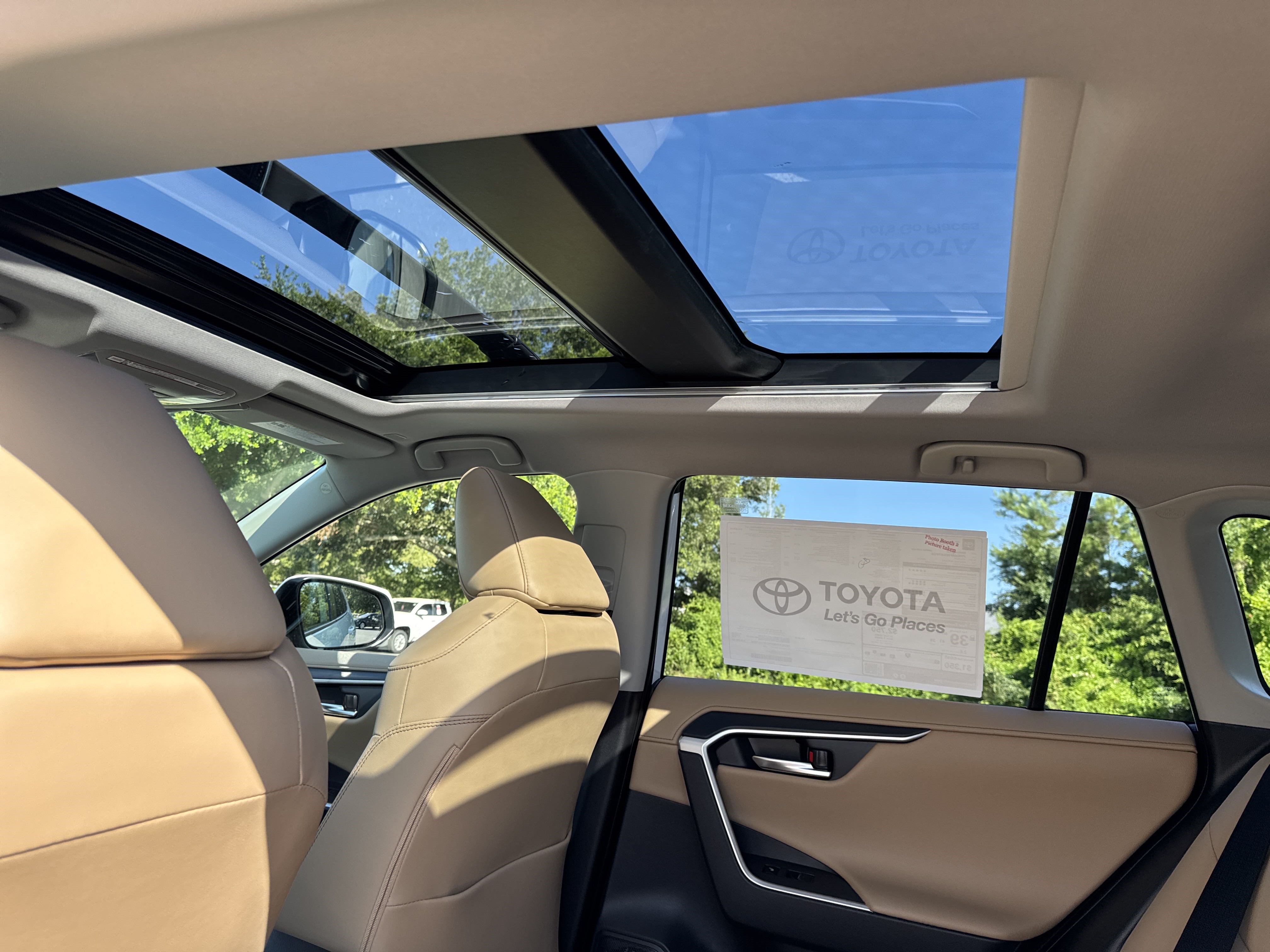 New 2025 Toyota RAV4 Limited w/ Advanced Technology Package AWD/4WD image 27