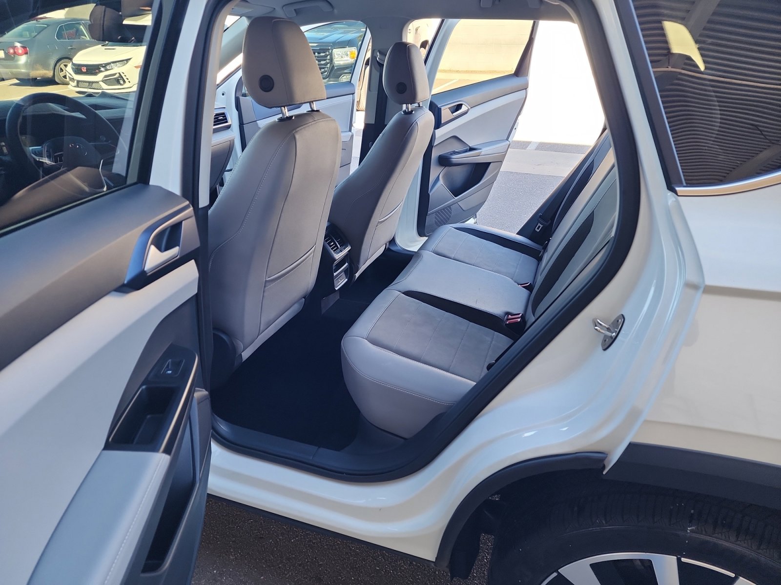 Certified 2024 Volkswagen Taos SE image 17