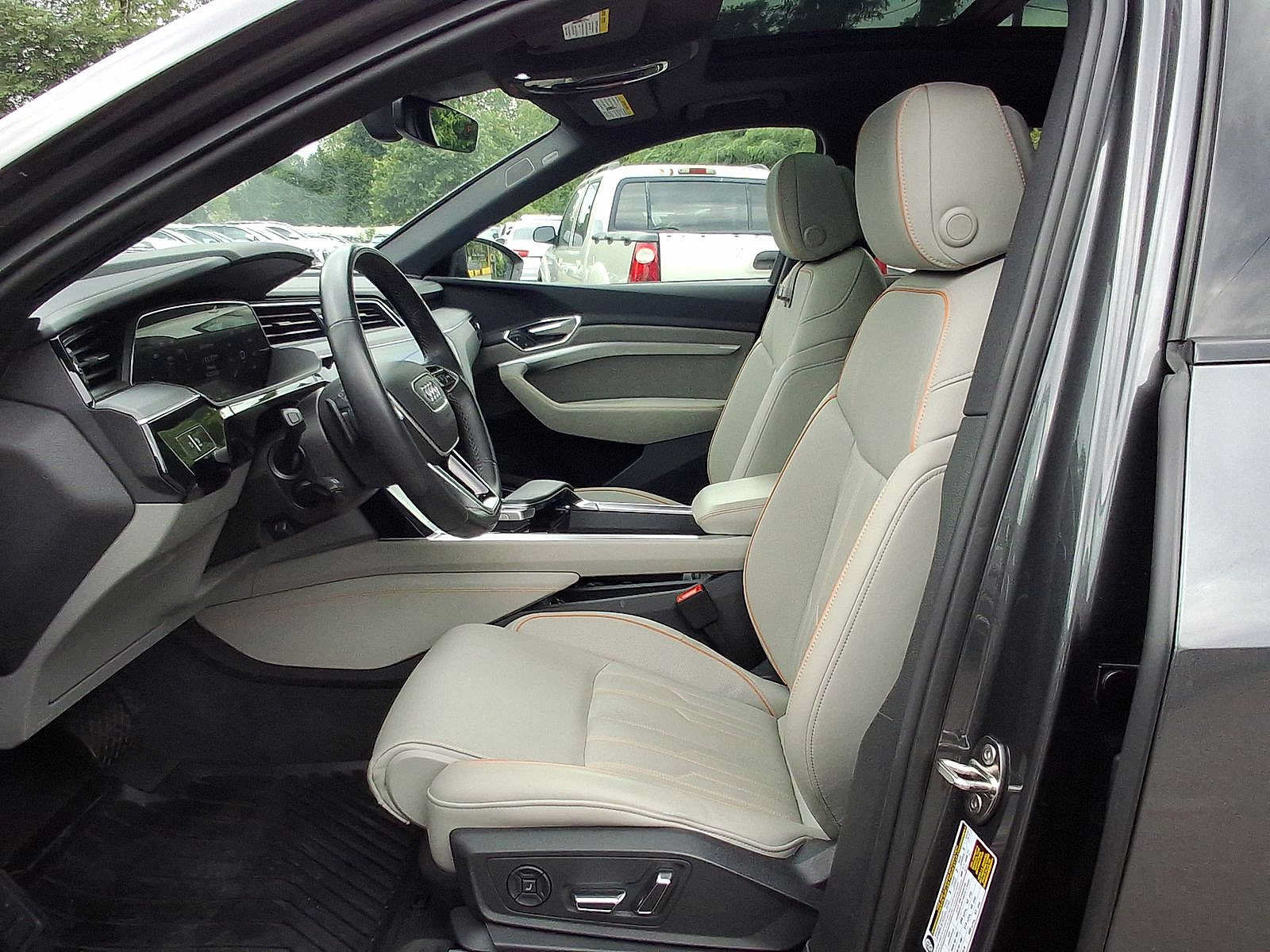 Used 2024 Audi Q8 e-tron Prestige AWD/4WD image 17