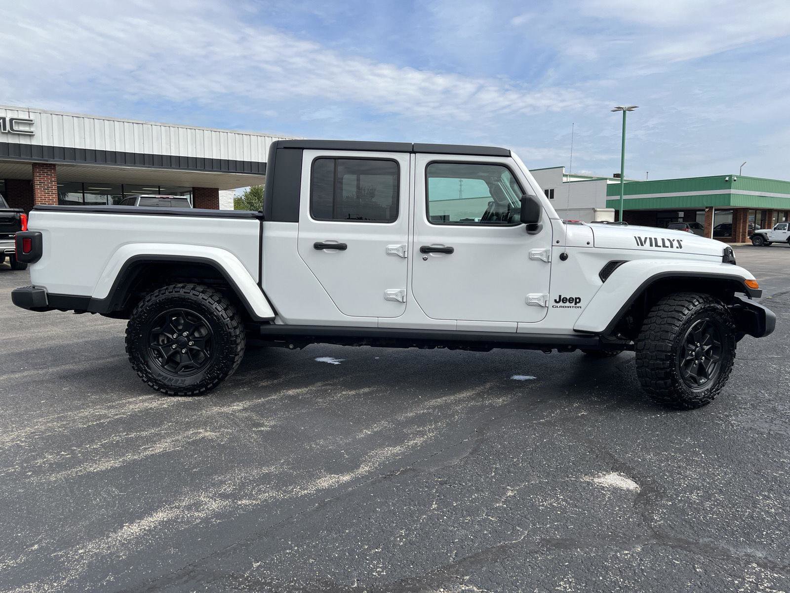 Used 2021 Jeep Gladiator Willys image 5