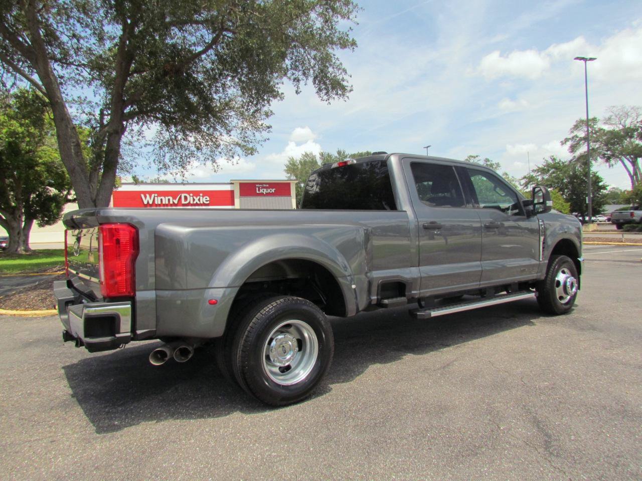 Used 2024 Ford F350 XLT AWD/4WD image 11
