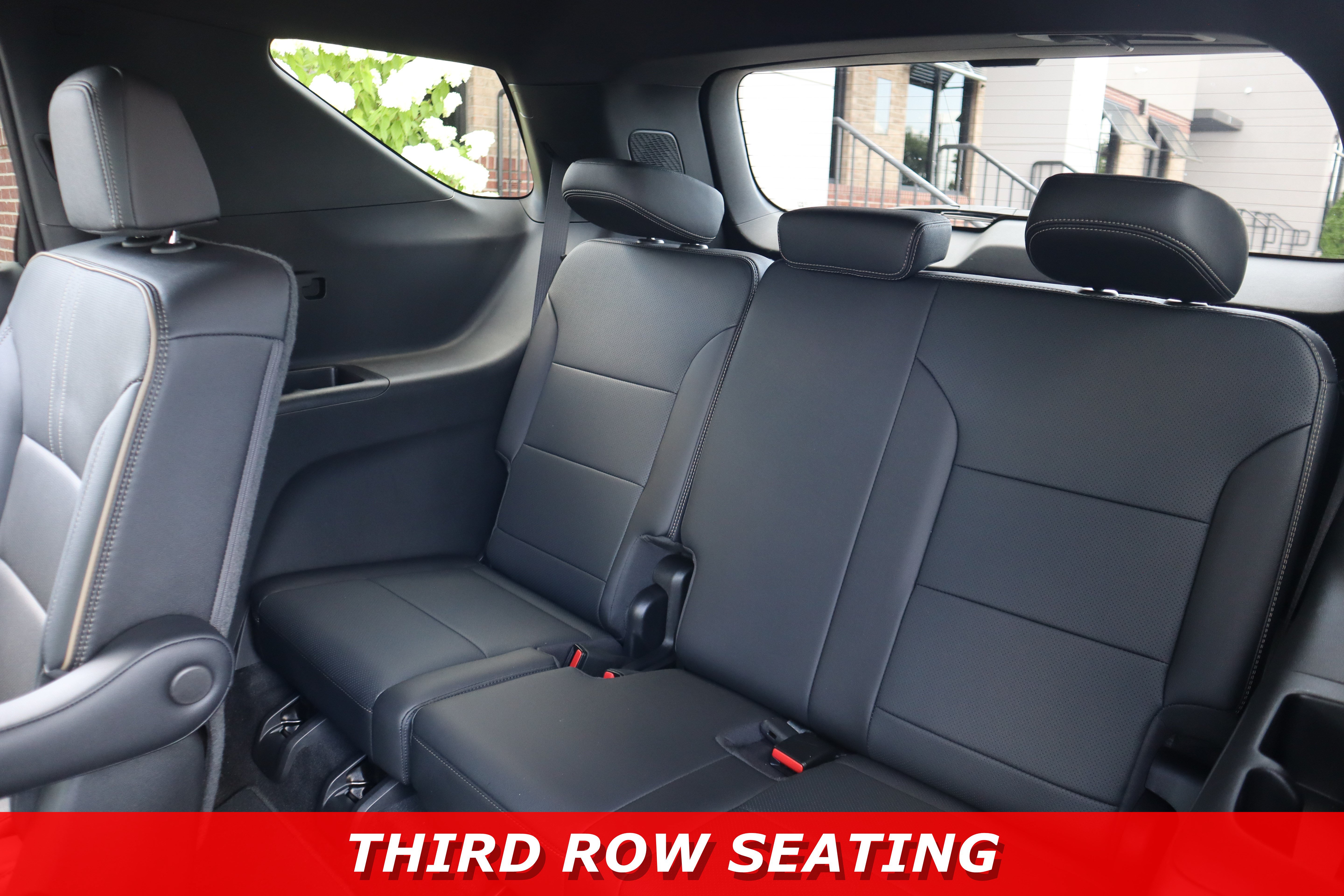Used 2025 Chevrolet Traverse High Country FWD image 33