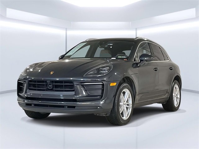 Used 2025 Porsche Macan image 1