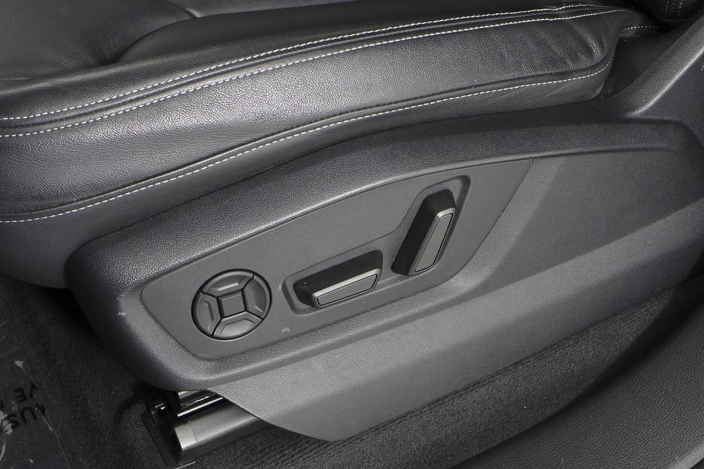 Used 2023 Audi Q8 Premium w/ Convenience Package AWD/4WD image 23