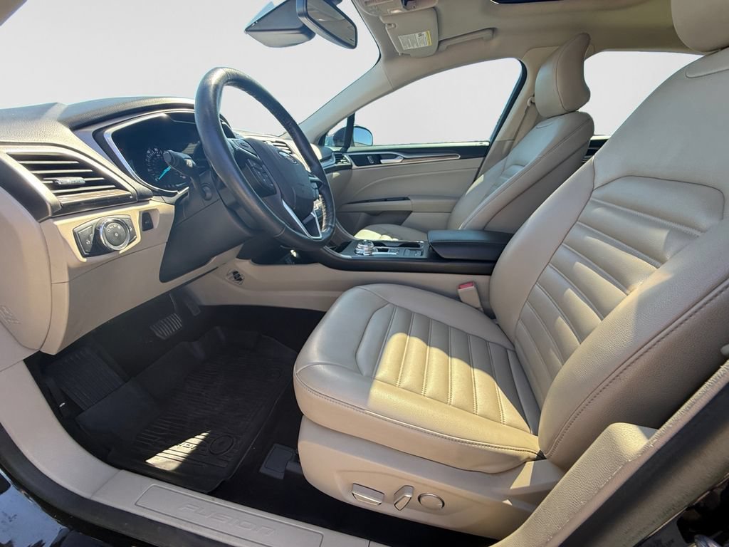 Used 2019 Ford Fusion SEL FWD image 12