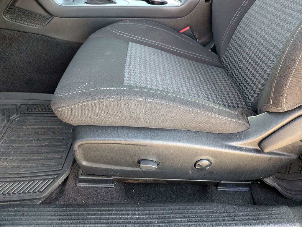 Used 2023 Dodge Challenger SXT w/ Blacktop Package image 13