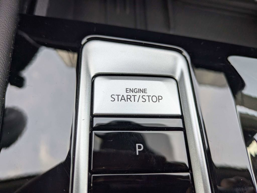Used 2025 Volkswagen Atlas SE FWD image 29