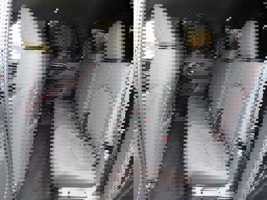 Used 2023 Honda Pilot Sport image 15