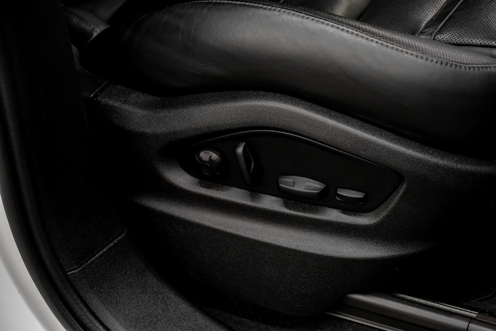 Used 2023 Porsche Cayenne Coupe image 46