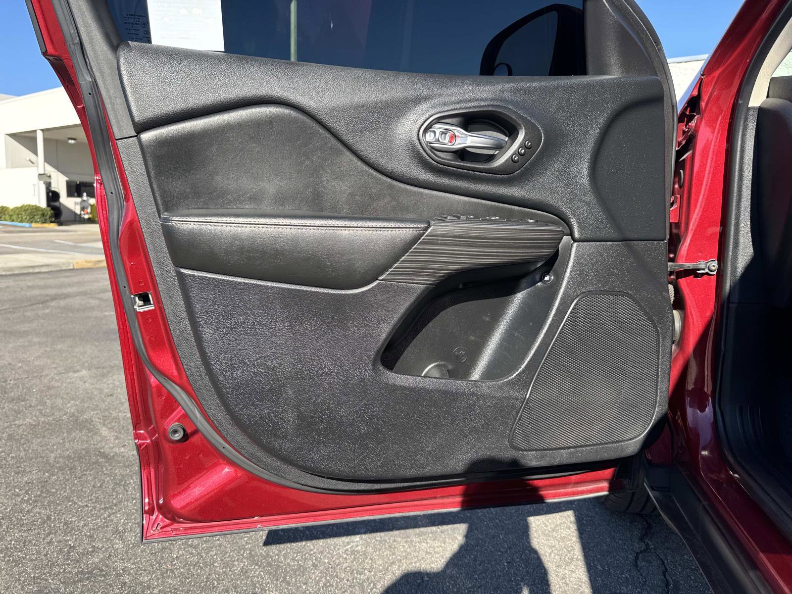 Used 2017 Jeep Cherokee Limited w/ Luxury Group image 20