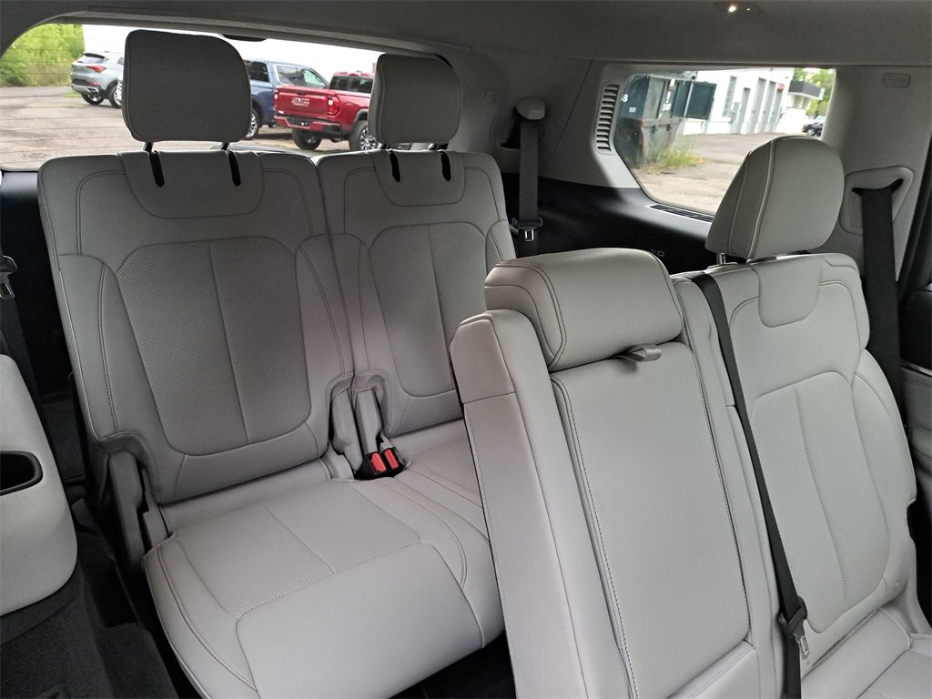 Used 2022 Jeep Grand Cherokee L Overland w/ Luxury Tech Group IV image 12