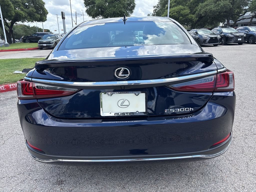 Used 2025 Lexus ES 300h w/ Premium Package FWD image 4