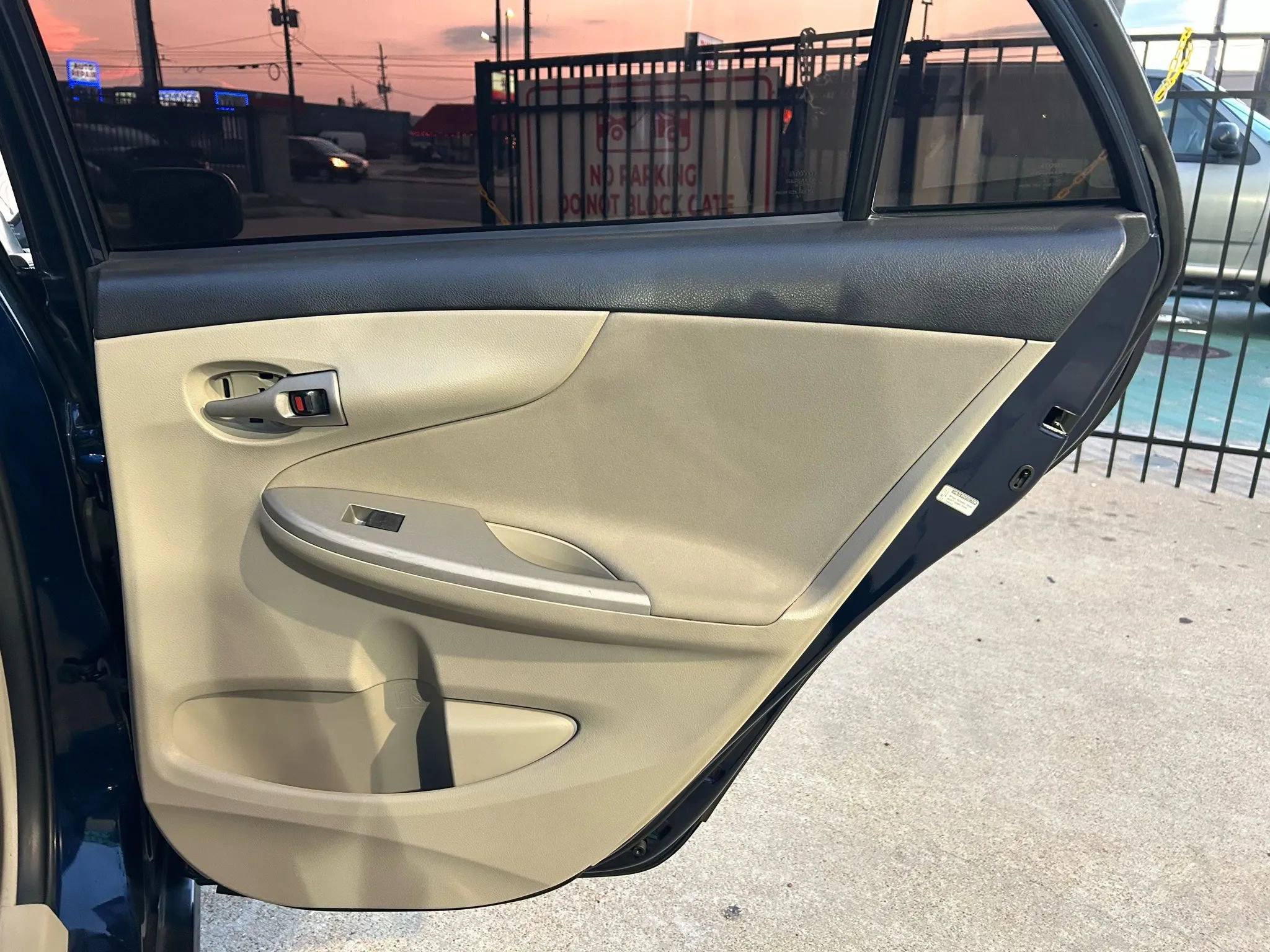 Used 2012 Toyota Corolla LE image 16