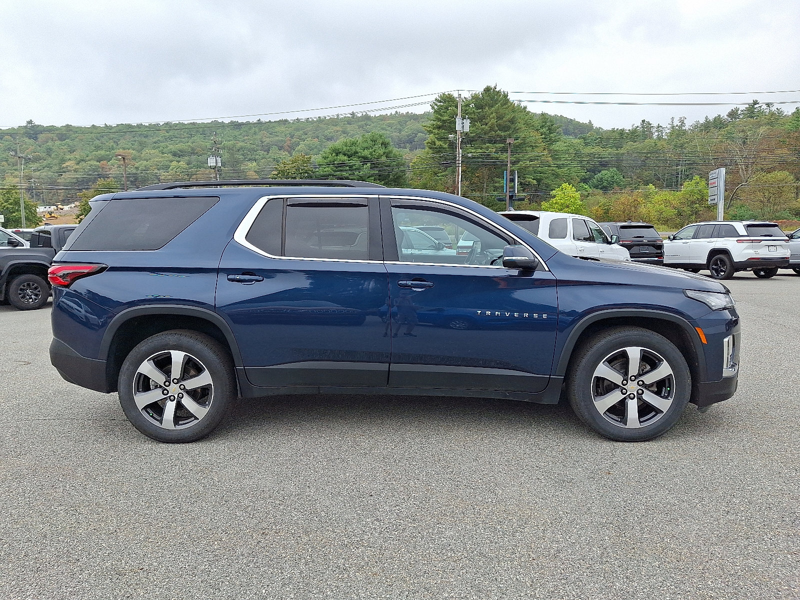 Used 2023 Chevrolet Traverse LT w/ LT Premium Package image 12